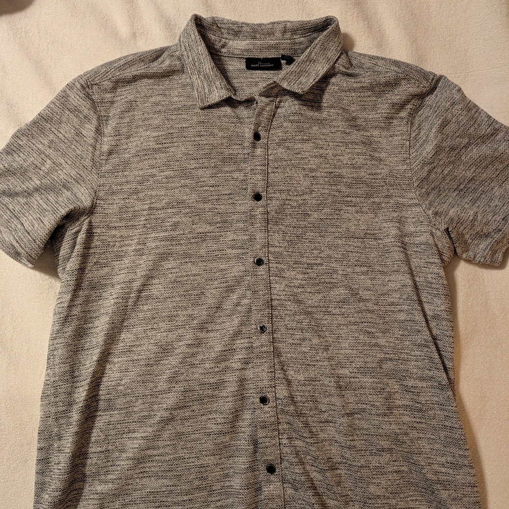 Men's Gray Button-Up Shirt